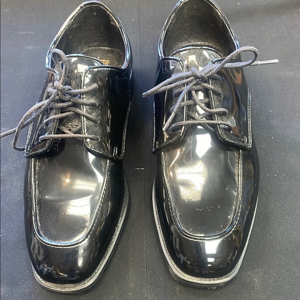 After Six Used in good condition black patent shoes size 7 M